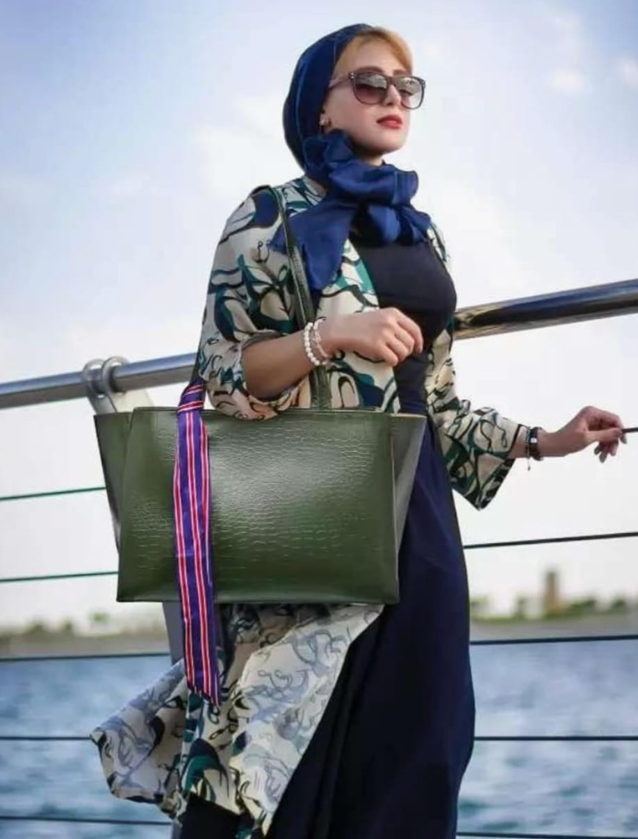 Croco Vegan LeatherTote with Random scarf