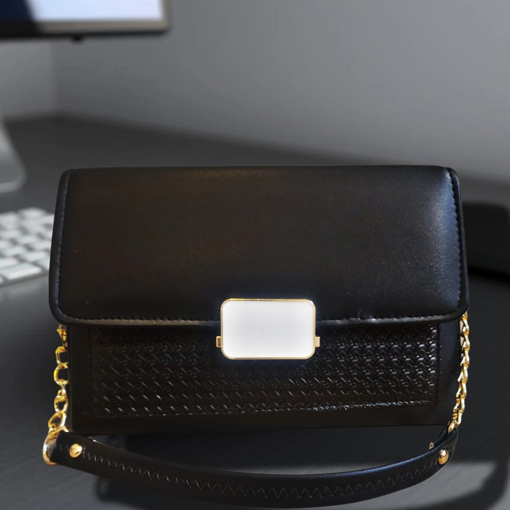 Elegant Handbag with white buckle and gold metal chain
