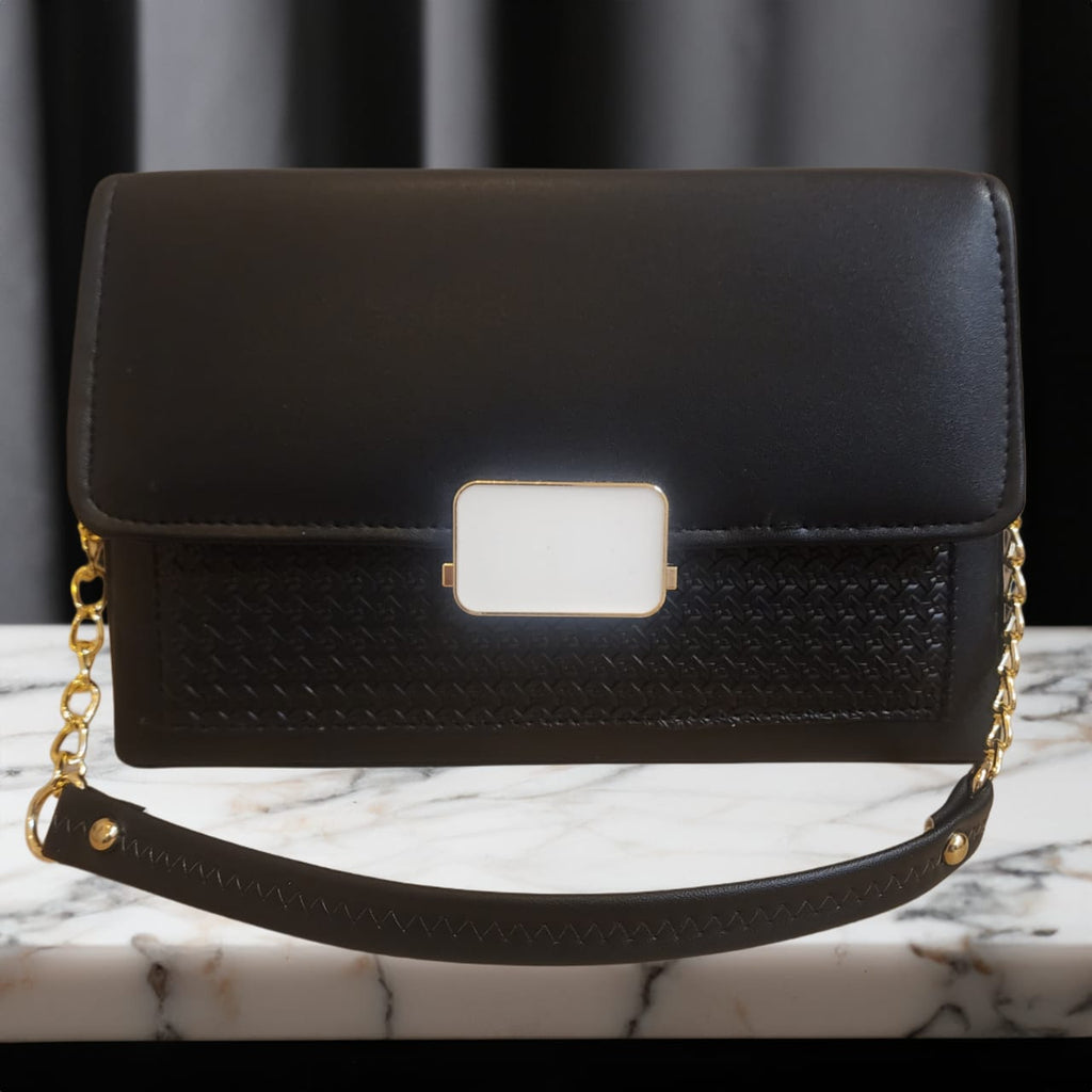 Elegant Handbag with white buckle and gold metal chain